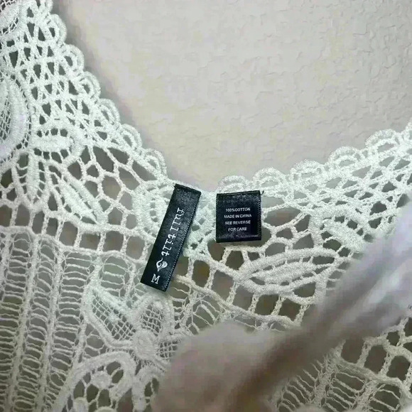 Fulltilt crocheted boho top size medium beige color in excellent condition - Picture 3 of 3